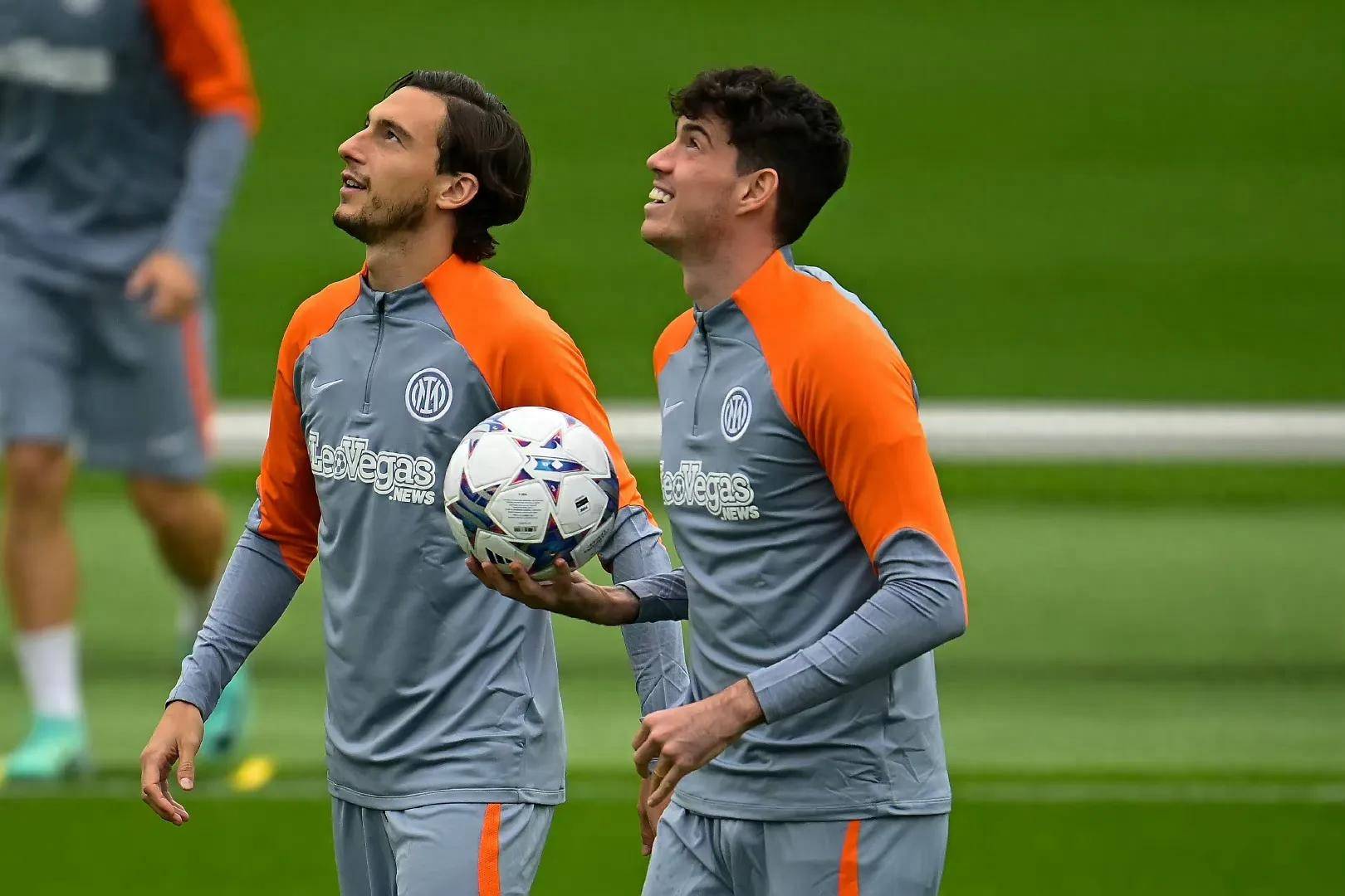 质疑声仍在-关于足总杯赛程吃紧，埃因霍温赛后队长鼓劲，底气十足，团队化学反应显著的信息