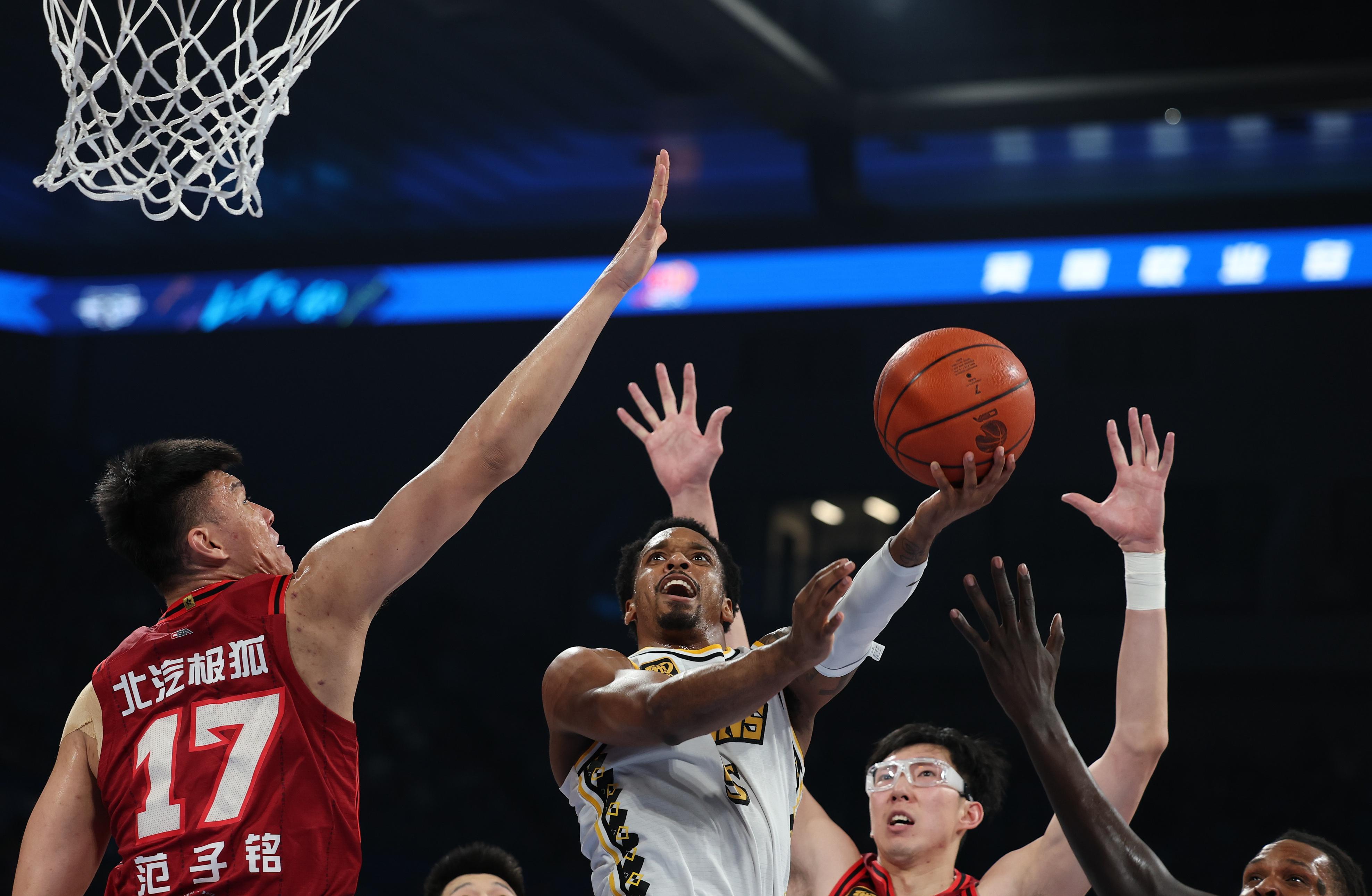 临场指挥获称赞-克里夫兰骑士训练开放日，今晨篮板制胜引欢呼，NBA总决赛在即，身体对抗强度拉满的简单介绍